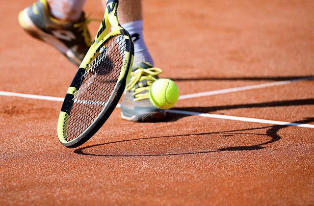 Czym się różni squash od tenisa?