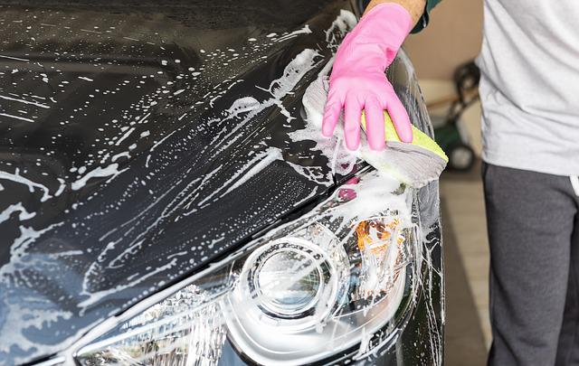 Kiedy warto kupować myjkę ciśnieniową do czyszczenia auta?
